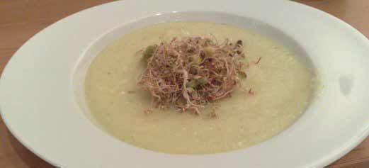 Velout de courgettes, fta et graines germes